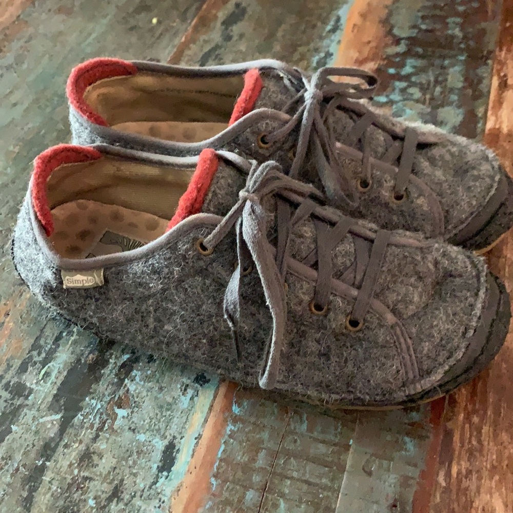 Simple Green Toe Wool Shoes 8.5